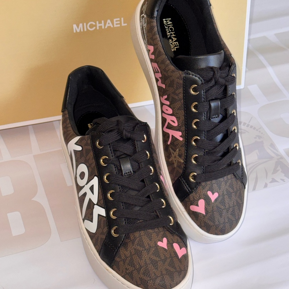 Michael Kors Poppy Lace Up Sneakers With Box
